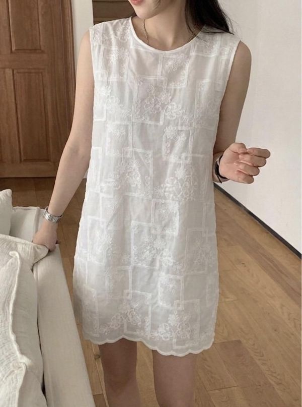 ZinD [ 刺繡蕾絲緹花長版背心 ] 2色 2604204 ZinD,zind,ZD,zooindrawer,zoo in 抽屜,動物園,丹寧,外套,外套富翁,洋裝,韓國襪子,年終慶,雙11,雙12,黑五,百搭,合購價,自訂,春裝,Tshirt,首爾