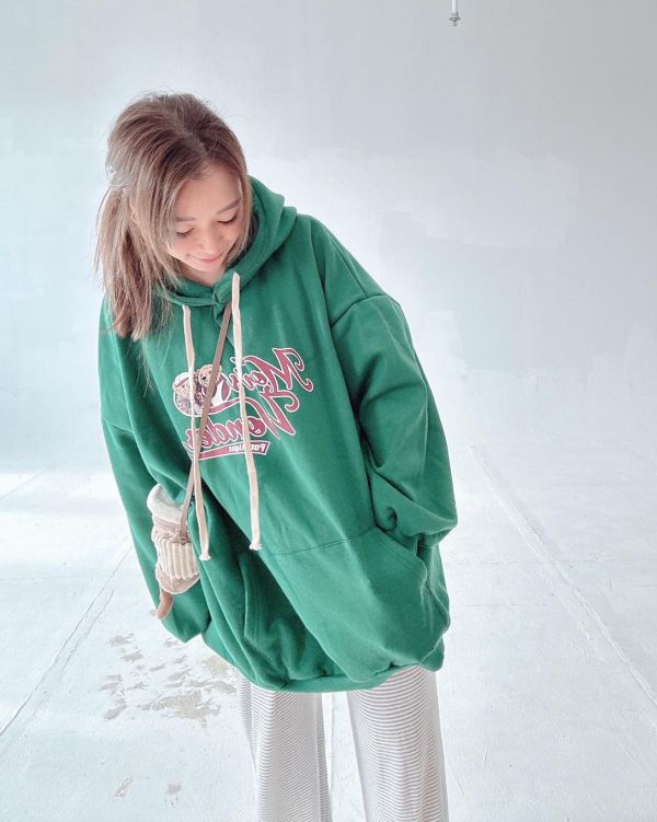 ZinD [ 智希/強哥穿著款：美國熊熊文字休閒連帽Ｔ ] 3色 2511218 ZinD,zind,ZD,zooindrawer,zoo in drawer,抽屜動物園,丹寧,牛仔外套,外套富翁,洋裝,韓國襪子