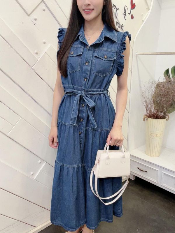 ZinD [ 波邊收腰甜氣質丹寧洋裝 ] 2色 2604271 （shihslica) ZinD,zind,ZD,zooindrawer,zoo in 抽屜,動物園,丹寧,外套,外套富翁,洋裝,韓國襪子,年終慶,雙11,雙12,黑五,百搭,合購價,自訂,春裝,Tshirt,首爾