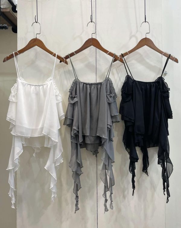 ZinD [ 波浪雪紡細肩浪漫背心 ] 3色 2604301 ZinD,zind,ZD,zooindrawer,zoo in 抽屜,動物園,丹寧,外套,外套富翁,洋裝,韓國襪子,年終慶,雙11,雙12,黑五,百搭,合購價,自訂,春裝,Tshirt,首爾