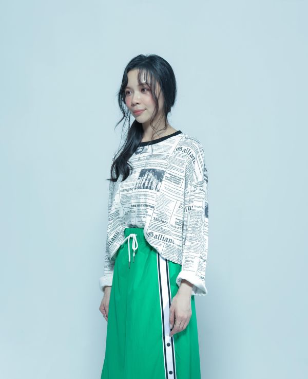 ZinD [ SALE 好質感報紙印花彈性短Ｔ] 2色 2608277 ZinD,zind,ZD,zooindrawer,zoo in 抽屜,動物園,丹寧,外套,外套富翁,洋裝,韓國襪子,年終慶,雙11,雙12,黑五,百搭,合購價,自訂,春裝,Tshirt,首爾