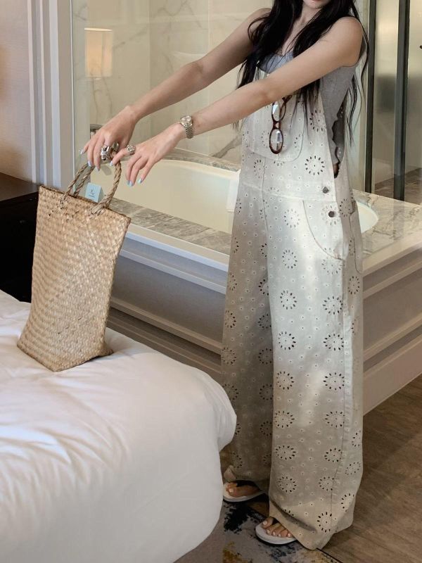 ZinD [ 燒花蕾絲高質感清新吊帶褲 ] 米杏 2605011 ZinD,zind,ZD,zooindrawer,zoo in 抽屜,動物園,丹寧,外套,外套富翁,洋裝,韓國襪子,年終慶,雙11,雙12,黑五,百搭,合購價,自訂,春裝,Tshirt,首爾