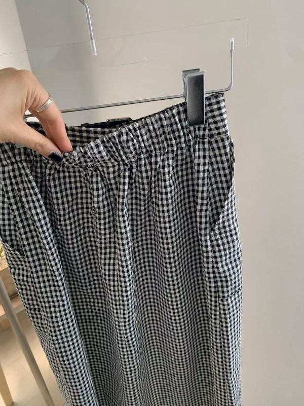 ZinD [ 本季定番！黑白小格前開衩修長窄身裙 ] 2604302 ZinD,zind,ZD,zooindrawer,zoo in 抽屜,動物園,丹寧,外套,外套富翁,洋裝,韓國襪子,年終慶,雙11,雙12,黑五,百搭,合購價,自訂,春裝,Tshirt,首爾