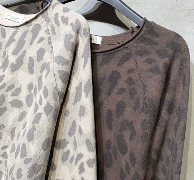 ZinD [ 暈染小豹紋中厚度棉Ｔ恤 ] 2色 2511131 ZinD,zind,ZD,zooindrawer,zoo in drawer,抽屜動物園,丹寧,牛仔外套,外套富翁,洋裝,韓國襪子