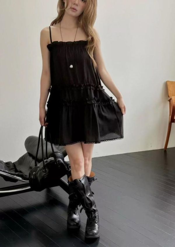 ZinD [ 波邊抓摺甜感層次細肩小洋裝 ] 2色 2604162 shihslica ZinD,zind,ZD,zooindrawer,zoo in 抽屜,抽屜動物園,丹寧,裙子,裙子富翁,洋裝,韓國襪子,年終慶,雙11,雙12,黑五,洋裝,合購價,自訂,春裝,Tshirt