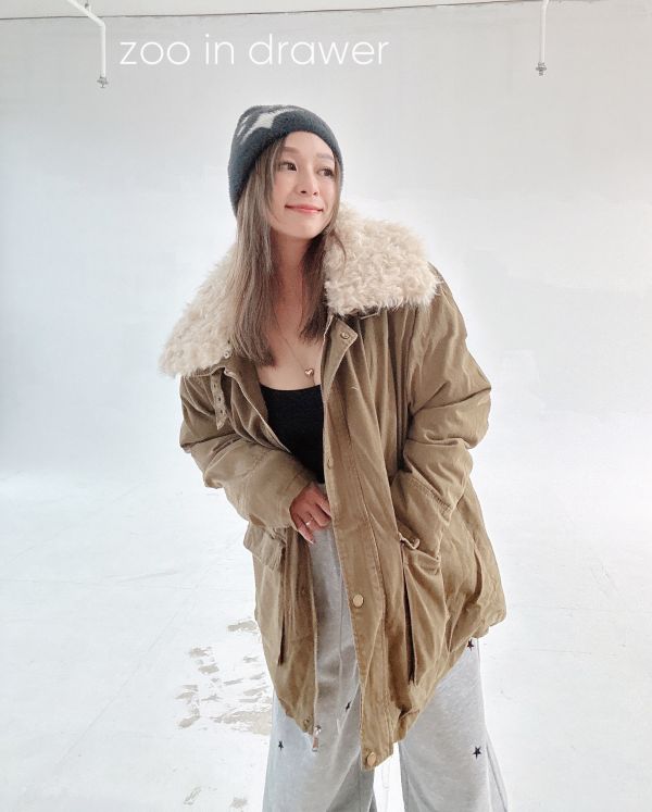 ZinD [ 捲毛大翻領可收腰軍風外套 ] 3色 2512261 ZinD,zind,ZD,zooindrawer,zoo in drawer,抽屜動物園,丹寧,牛仔外套,外套富翁,洋裝,韓國襪子,年終慶,雙11,雙12,黑五,週年慶,合購價,自訂款