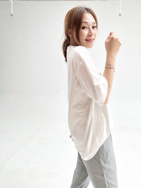 Z in D [ 男女自訂款：經典紀念 繡線LOGO落肩寬版Ｔ ] 3size 2色 2509011w ZinD,zind,ZD,zooindrawer,zoo in drawer,抽屜動物園,丹寧,牛仔外套,外套富翁,洋裝,T恤,T-shirt,男裝,情侶裝