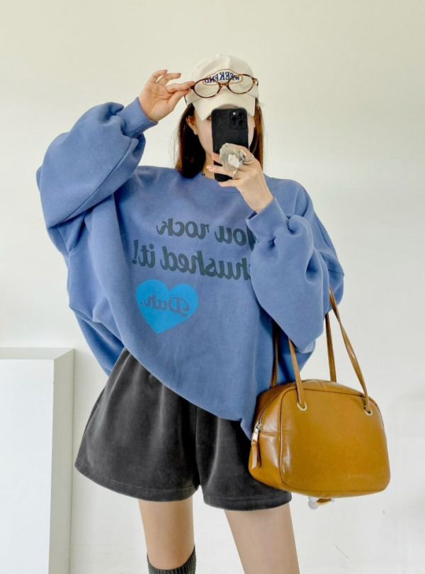 Z in D [ 莫蘭迪愛心文字簡約摩毛大學Ｔ ] 3色 2511041 (shihslica) ZinD,zind,ZD,zooindrawer,zoo in drawer,抽屜動物園,丹寧,牛仔外套,外套富翁,洋裝,韓國襪子