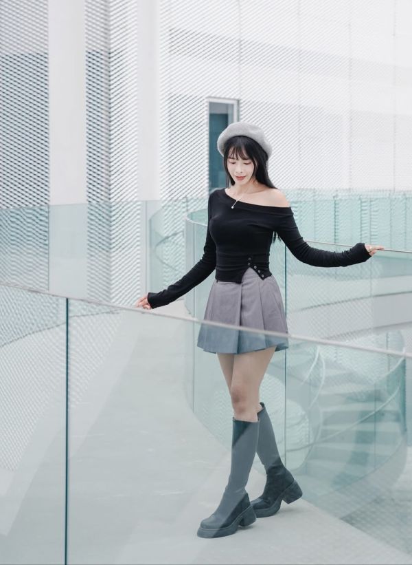 Z in D [ 斜領單露肩彈性合身上衣 ] 3色 2509233 (shihslica) ZinD,zind,ZD,zooindrawer,zoo in drawer,抽屜動物園,丹寧,牛仔外套,外套富翁,洋裝