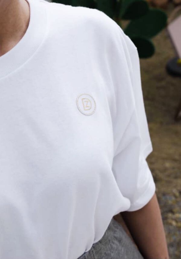 Z in D [ Mei穿著款：男女自訂款經典 繡線LOGO落肩寬版Ｔ ] 3size 2色 2509011m ZinD,zind,ZD,zooindrawer,zoo in drawer,抽屜動物園,丹寧,牛仔外套,外套富翁,洋裝,T恤,T-shirt,男裝,情侶裝