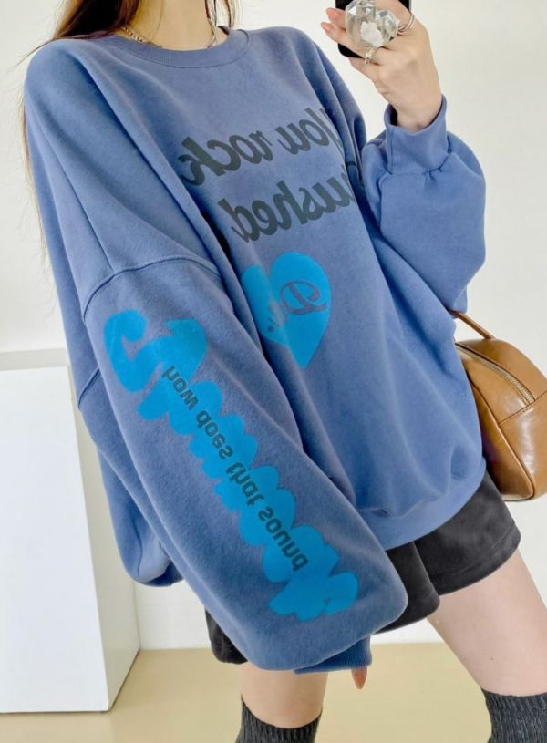 Z in D [ 莫蘭迪愛心文字簡約摩毛大學Ｔ ] 3色 2511041 (shihslica) ZinD,zind,ZD,zooindrawer,zoo in drawer,抽屜動物園,丹寧,牛仔外套,外套富翁,洋裝,韓國襪子