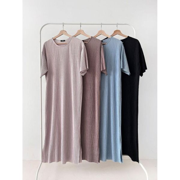 ZinD [ 彈性細折連身長版洋裝 ] 4色 2603054 shihslica ZinD,zind,ZD,zooindrawer,zoo in 抽屜,抽屜動物園,丹寧,裙子,裙子富翁,洋裝,韓國襪子,年終慶,雙11,雙12,黑五,永恆慶,合購價,自訂,春裝