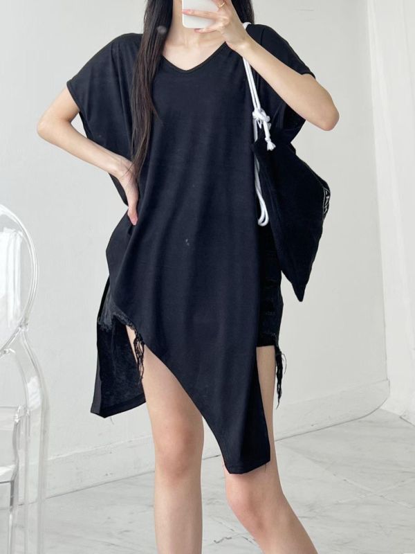 ZinD [ 斜切剪裁大U領薄Ｔ ] 2色 2604171 shihslica ZinD,zind,ZD,zooindrawer,zoo in 抽屜,動物園,丹寧,外套,外套富翁,洋裝,韓國襪子,年終慶,雙11,雙12,黑五,百搭,合購價,自訂,春裝,Tshirt,首爾