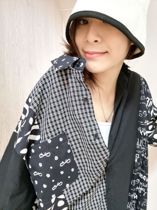 Z in D [ 家蓁穿著款：不對稱拼小蝴蝶結花薄襯衫 ] 經典黑 2506065 (shihslica) ZinD,zind,ZD,zooindrawer,zoo in drawer,抽屜動物園,丹寧,牛仔外套,外套富翁,洋裝