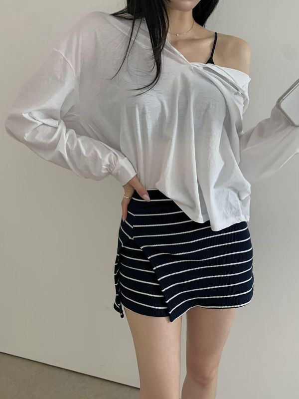 ZinD [ 套裝-彈性細紋迷你褲裙+連帽薄T ] 2色 2606033 ZinD,zind,ZD,zooindrawer,zoo in 抽屜,動物園,丹寧,外套,外套富翁,洋裝,韓國襪子,年終慶,雙11,雙12,黑五,百搭,合購價,自訂,春裝,Tshirt,首爾
