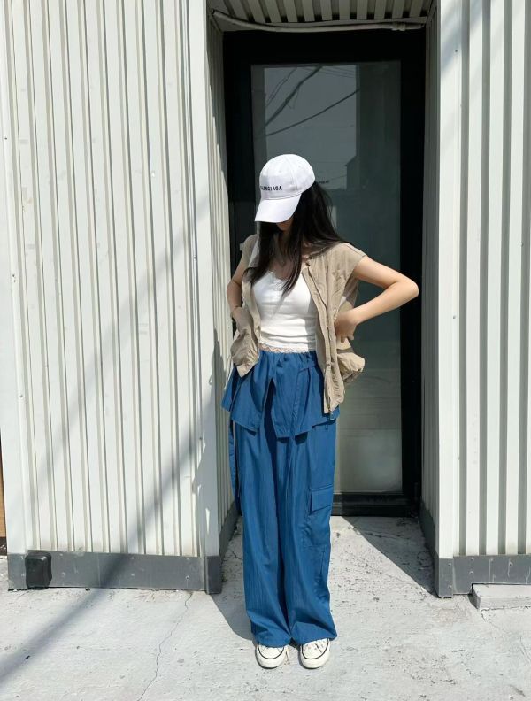 ZinD [ 限量：微笑花涼布拉鍊背心 ]  奶茶卡其 2606038 ZinD,zind,ZD,zooindrawer,zoo in 抽屜,動物園,丹寧,外套,外套富翁,洋裝,韓國襪子,年終慶,雙11,雙12,黑五,百搭,合購價,自訂,春裝,Tshirt,首爾