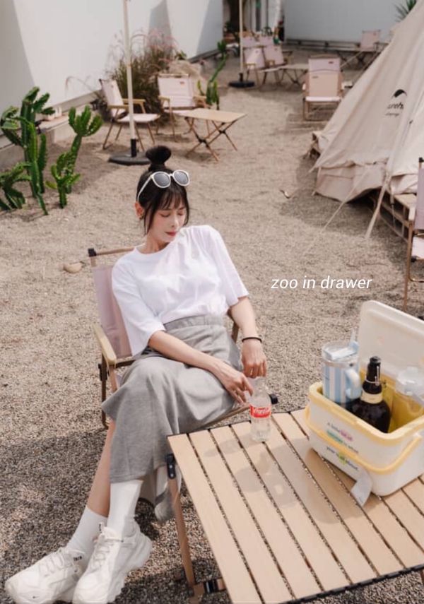 Z in D [ Mei穿著款：男女自訂款經典 繡線LOGO落肩寬版Ｔ ] 3size 2色 2509011m ZinD,zind,ZD,zooindrawer,zoo in drawer,抽屜動物園,丹寧,牛仔外套,外套富翁,洋裝,T恤,T-shirt,男裝,情侶裝