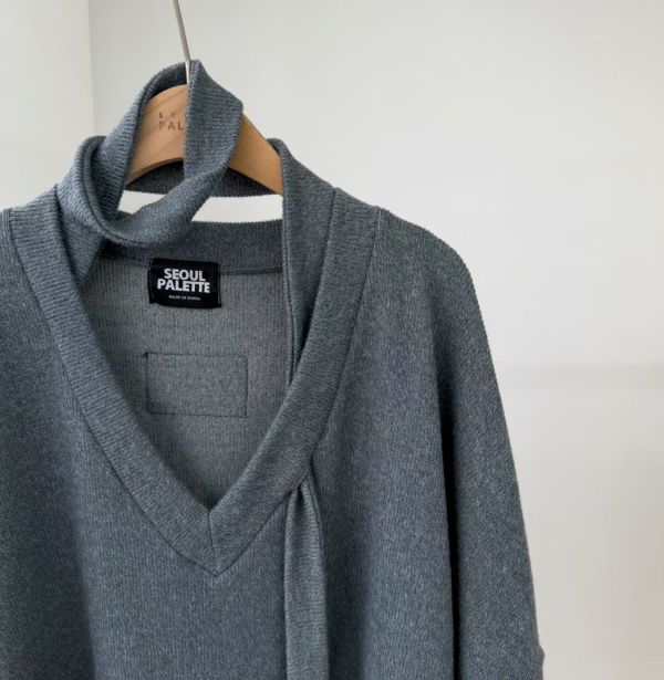 ZinD [ 大Ｖ領穿帶領巾寬袖針織 ] 2色 2512042 ZinD,zind,ZD,zooindrawer,zoo in drawer,抽屜動物園,丹寧,牛仔外套,外套富翁,洋裝,韓國襪子