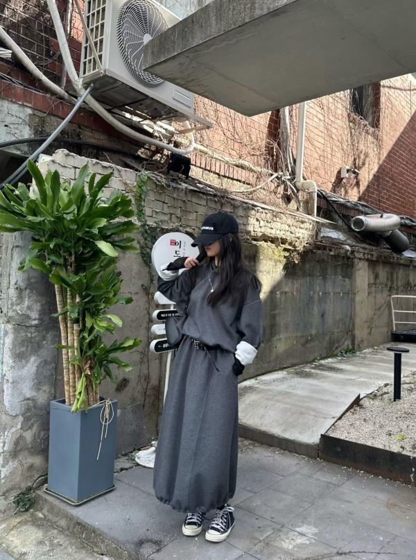 ZinD [ 肩摟洞衣襬縮繩連帽Ｔ ] 2色 2602032 shihslica -
ZinD,zind,ZD,zooindrawer,zoo in drawer,抽屜動物園,丹寧,牛仔外套,外套富翁,洋裝,韓國襪子,年終慶,雙11,雙12,黑五,週年慶,合購價,自訂款