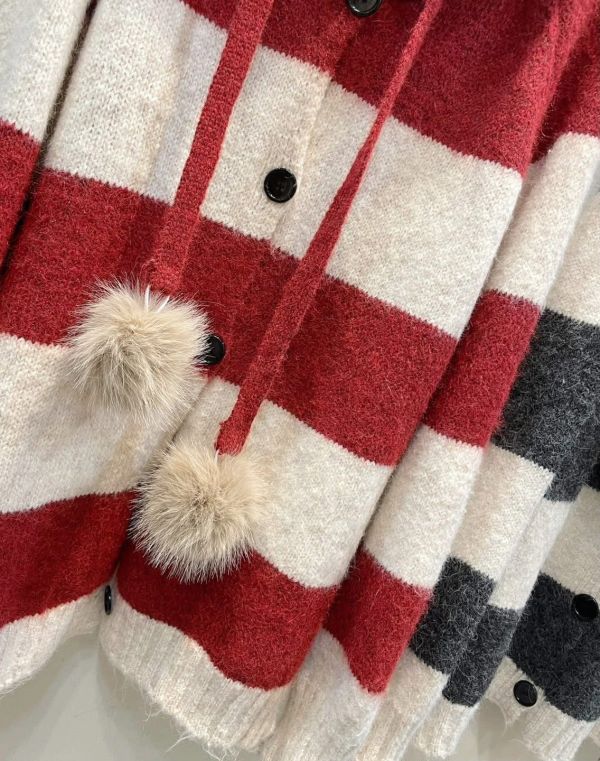 ZinD [ 毛毛球雙色彈性針織帽外套 ] 2色 2601022 shihslica ZinD,zind,ZD,zooindrawer,zoo in drawer,抽屜動物園,丹寧,牛仔外套,外套富翁,洋裝,韓國襪子,年終慶,雙11,雙12,黑五,週年慶,合購價,自訂款