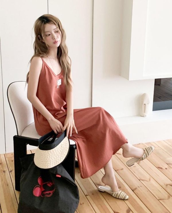 ZinD [ 小標籤大U美背挖領休閒洋裝 ] 3色 2607032 ZinD,zind,ZD,zooindrawer,zoo in 抽屜,動物園,丹寧,裙子,裙子富翁,洋裝,韓國襪子,年終慶,雙11,雙12,黑五,百搭,合購價,自訂,春裝,T卹,首爾