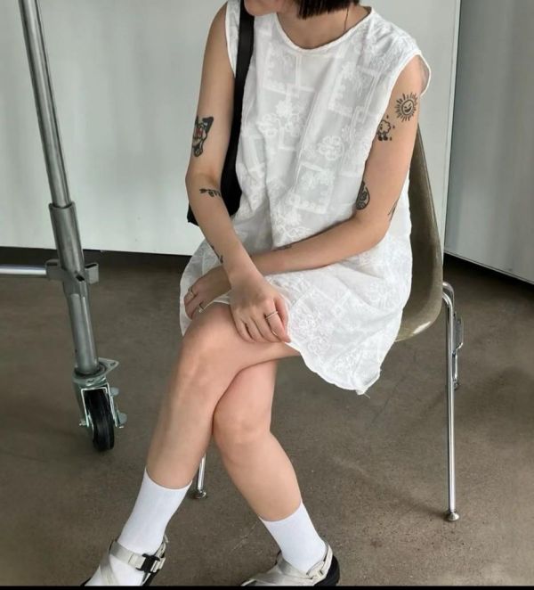 ZinD [ 刺繡蕾絲緹花長版背心 ] 2色 2604204 ZinD,zind,ZD,zooindrawer,zoo in 抽屜,動物園,丹寧,外套,外套富翁,洋裝,韓國襪子,年終慶,雙11,雙12,黑五,百搭,合購價,自訂,春裝,Tshirt,首爾