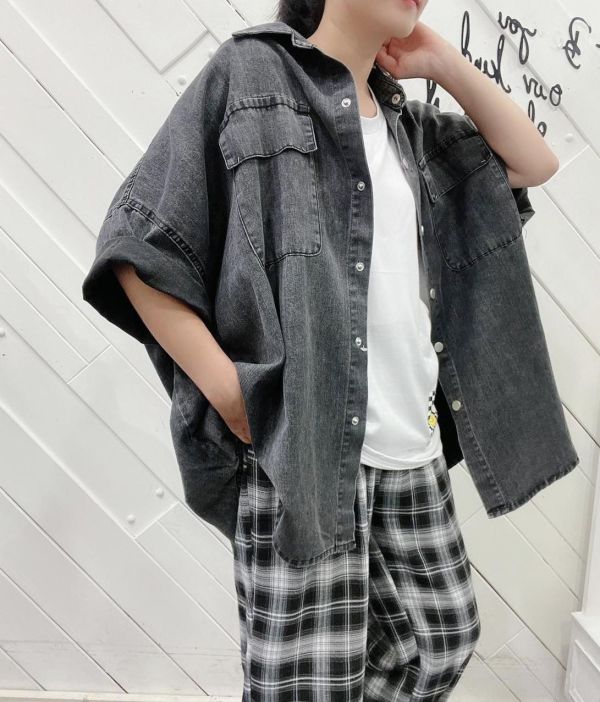 ZinD [ 再版 洗舊色短袖寬版丹寧襯衫外套 ] 2色 2606272 ZinD,zind,ZD,zooindrawer,zoo in 抽屜,動物園,丹寧,外套,外套富翁,洋裝,韓國襪子,年終慶,雙11,雙12,黑五,百搭,合購價,自訂,春裝,Tshirt,首爾