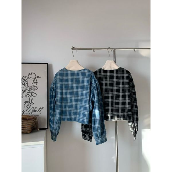 ZinD [ 大Ｖ領開襟排扣格子造型衫 ] 2色 2512263 ZinD,zind,ZD,zooindrawer,zoo in drawer,抽屜動物園,丹寧,牛仔外套,外套富翁,洋裝,韓國襪子,年終慶,雙11,雙12,黑五,週年慶,合購價,自訂款