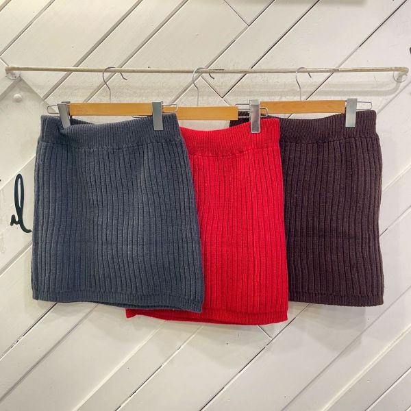 ZinD [ 針織套裝：寬V領美肩上衣+短裙 ] 3色 2512211 shihslica 