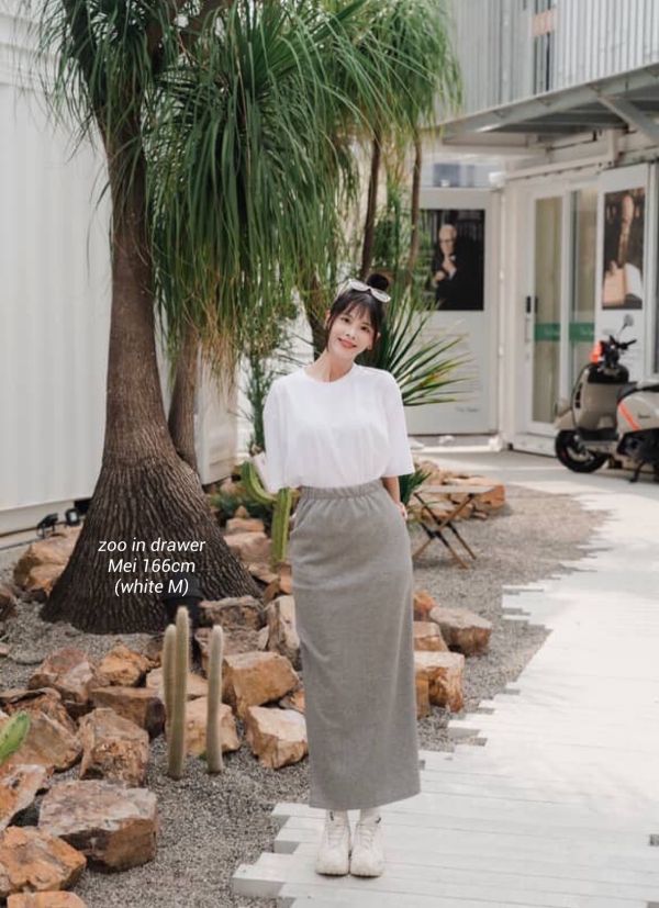 Z in D [ Mei穿著款：男女自訂款經典 繡線LOGO落肩寬版Ｔ ] 3size 2色 2509011m ZinD,zind,ZD,zooindrawer,zoo in drawer,抽屜動物園,丹寧,牛仔外套,外套富翁,洋裝,T恤,T-shirt,男裝,情侶裝