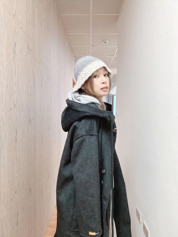 ZinD [ 大圓釦立體連帽領毛呢長大衣 ] 炭黑 2603011 shihslica 