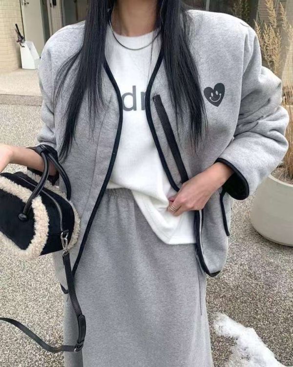 ZinD [ 雙面穿：愛心壓紋鋪棉絨空氣休閒外套 (有套裝可選) ] 4色 2512302 shihslica ZinD,zind,ZD,zooindrawer,zoo in drawer,抽屜動物園,丹寧,牛仔外套,外套富翁,洋裝,韓國襪子,年終慶,雙11,雙12,黑五,週年慶,合購價,自訂款