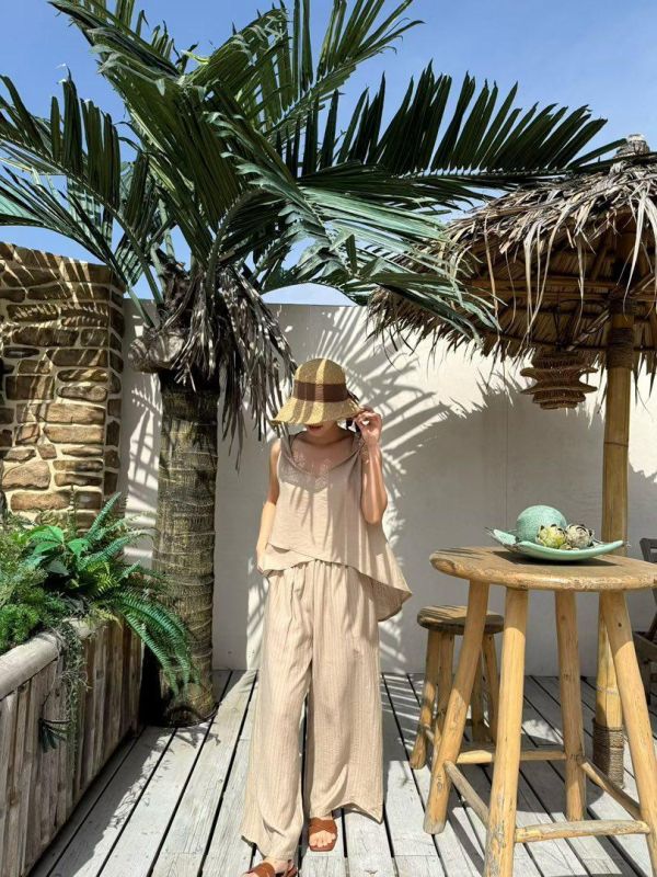 ZinD [ 輕盈質感不規則背心/直紋褲 ] 2色 3選項 2605012 shihslica ZinD,zind,ZD,zooindrawer,zoo in 抽屜,動物園,丹寧,外套,外套富翁,洋裝,韓國襪子,年終慶,雙11,雙12,黑五,百搭,合購價,自訂,春裝,Tshirt,首爾,正韓,套裝