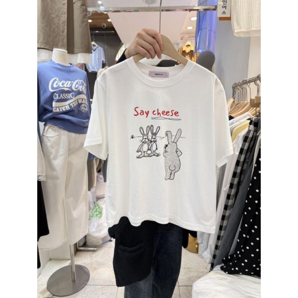 ZinD [ 拍照兔兔優質棉Ｔ ] 2色 2604041 shihslica ZinD,zind,ZD,zooindrawer,zoo in 抽屜,抽屜動物園,丹寧,裙子,裙子富翁,洋裝,韓國襪子,年終慶,雙11,雙12,黑五,永恆慶,合購價,自訂,春裝,Tshirt