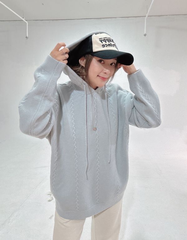 ZinD [ 柔柔 麻花編飾彈性連帽針織 ] 3色 2601021 shihslica ZinD,zind,ZD,zooindrawer,zoo in drawer,抽屜動物園,丹寧,牛仔外套,外套富翁,洋裝,韓國襪子,年終慶,雙11,雙12,黑五,週年慶,合購價,自訂款