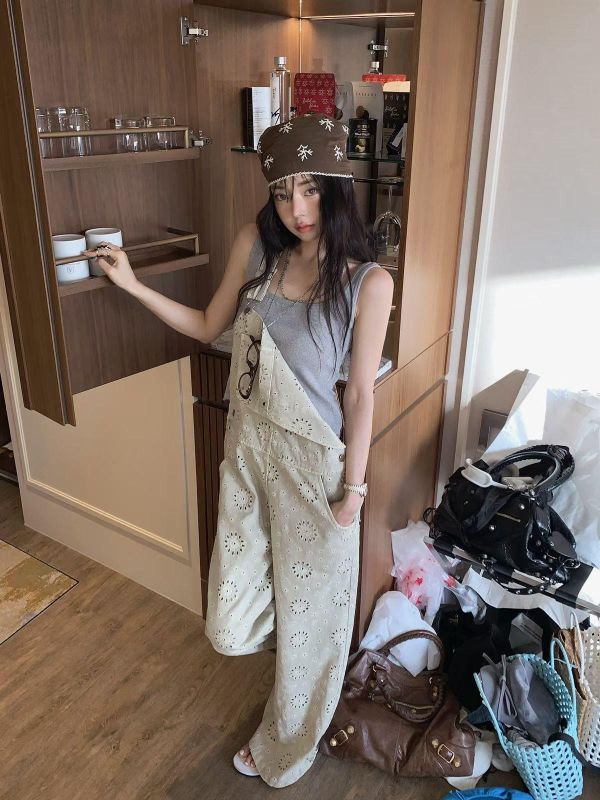 ZinD [ 燒花蕾絲高質感清新吊帶褲 ] 米杏 2605011 ZinD,zind,ZD,zooindrawer,zoo in 抽屜,動物園,丹寧,外套,外套富翁,洋裝,韓國襪子,年終慶,雙11,雙12,黑五,百搭,合購價,自訂,春裝,Tshirt,首爾