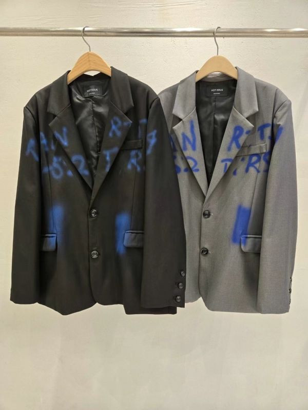 Z in D [ oversize文字塗鴉個性西裝外套 ] 2色 2504247 (shihslica) ZinD,zind,ZD,zooindrawer,zoo in drawer,抽屜動物園,丹寧,牛仔外套,外套富翁