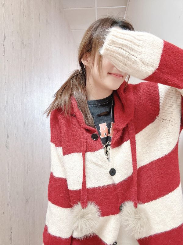 ZinD [ 毛毛球雙色彈性針織帽外套 ] 2色 2601022 shihslica ZinD,zind,ZD,zooindrawer,zoo in drawer,抽屜動物園,丹寧,牛仔外套,外套富翁,洋裝,韓國襪子,年終慶,雙11,雙12,黑五,週年慶,合購價,自訂款