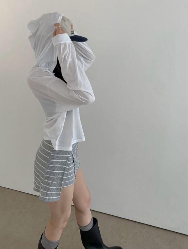 ZinD [ 套裝-彈性細紋迷你褲裙+連帽薄T ] 2色 2606033 ZinD,zind,ZD,zooindrawer,zoo in 抽屜,動物園,丹寧,外套,外套富翁,洋裝,韓國襪子,年終慶,雙11,雙12,黑五,百搭,合購價,自訂,春裝,Tshirt,首爾