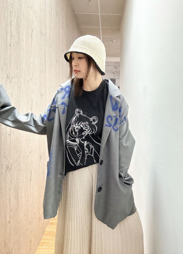 Z in D [ oversize文字塗鴉個性西裝外套 ] 2色 2504247 (shihslica) ZinD,zind,ZD,zooindrawer,zoo in drawer,抽屜動物園,丹寧,牛仔外套,外套富翁