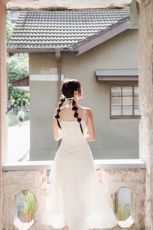 Z in D [ Mei穿著款：雙層異材質斜襬細肩優美洋裝 ] 米杏 2508231 (shihslica) 