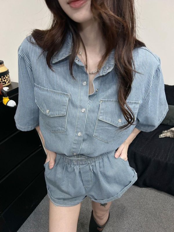 ZinD [ 直條細紋丹寧套裝 外套+短褲 ] 2604293 ZinD,zind,ZD,zooindrawer,zoo in 抽屜,動物園,丹寧,外套,外套富翁,洋裝,韓國襪子,年終慶,雙11,雙12,黑五,百搭,合購價,自訂,春裝,Tshirt,首爾