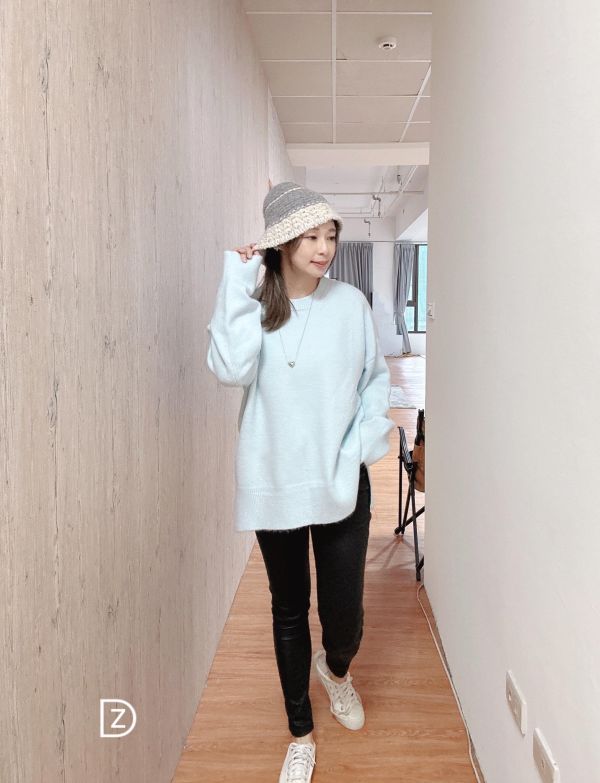 Z in D [  智希(文英)穿著款：圓領落肩寬鬆針織 ] 5色 2510151 ZinD,zind,ZD,zooindrawer,zoo in drawer,抽屜動物園,丹寧,牛仔外套,外套富翁,洋裝,韓國襪子