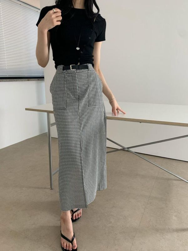 ZinD [ 本季定番！黑白小格前開衩修長窄身裙 ] 2604302 ZinD,zind,ZD,zooindrawer,zoo in 抽屜,動物園,丹寧,外套,外套富翁,洋裝,韓國襪子,年終慶,雙11,雙12,黑五,百搭,合購價,自訂,春裝,Tshirt,首爾