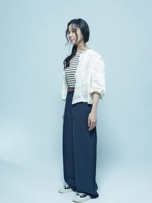ZinD [ SALE 小圓花瓣蕾絲花精緻排釦衫 ] 米杏 2608171 (shihslica) ZinD,zind,ZD,zooindrawer,zoo in 抽屜,動物園,丹寧,外套,外套富翁,洋裝,韓國襪子,年終慶,雙11,雙12,黑五,百搭,合購價,自訂,春裝,Tshirt,首爾