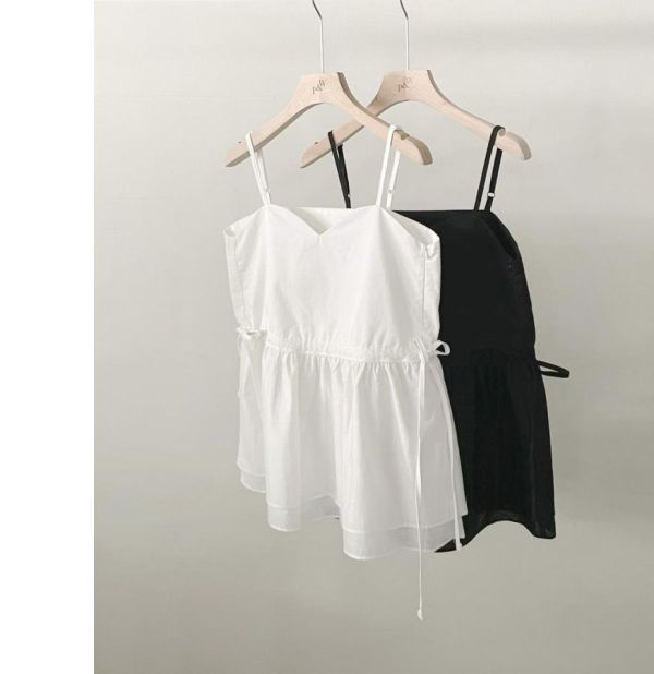 ZinD [ 愛心領口微甜細肩層次背心 ] 2色 2604083 shihslica ZinD,zind,ZD,zooindrawer,zoo in 抽屜,抽屜動物園,丹寧,裙子,裙子富翁,洋裝,韓國襪子,年終慶,雙11,雙12,黑五,洋裝,合購價,自訂,春裝,Tshirt