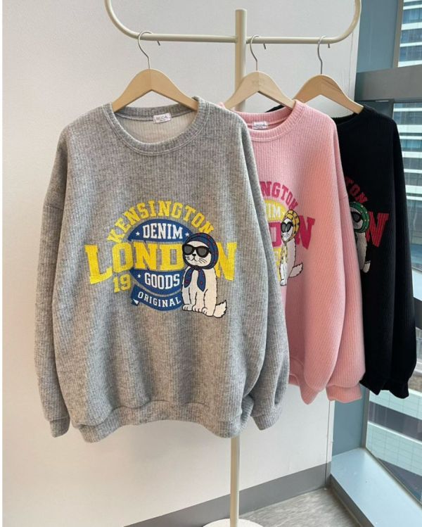 ZinD [ 阿婆貓貓磨毛坑條oversizeT ] 3色 2512191 shihslica ZinD,zind,ZD,zooindrawer,zoo in drawer,抽屜動物園,丹寧,牛仔外套,外套富翁,洋裝,韓國襪子,年終慶,雙11,雙12,黑五,週年慶,合購價,自訂款