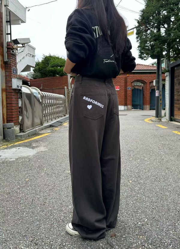 ZinD [ 後口袋文字混毛寬管休閒褲 ] 2色2尺寸 2511194 