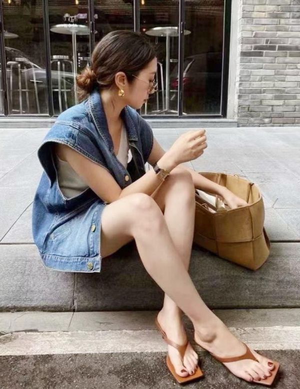 ZinD [ 斜片剪裁深藍單寧背心 ] 2604161 shihslica ZinD,zind,ZD,zooindrawer,zoo in 抽屜,抽屜動物園,丹寧,裙子,裙子富翁,洋裝,韓國襪子,年終慶,雙11,雙12,黑五,洋裝,合購價,自訂,春裝,Tshirt