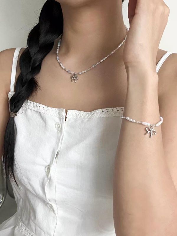 ZinD [ 天使光小蝴蝶結串珠項鏈/手鍊 ] 2606271 飾品永遠不嫌多
韓風飾品高品質款式
韓國製造
耳針式